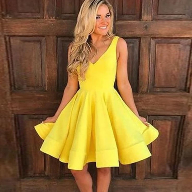Simple Yellow Short Cocktail Dresses V-neck Sleeves Satin Knee Length Graduation Formal Party Dress Homecoming Gowns 2019 New