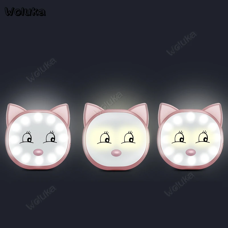 Восхитительный котенок телефон заполняющий свет якорь красота нежное лицо