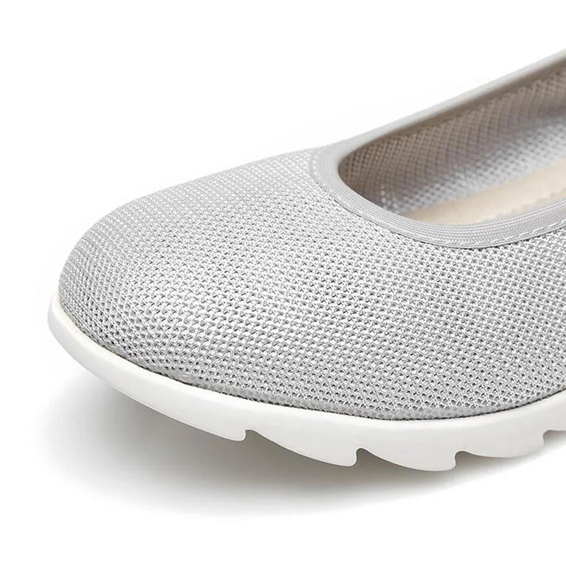 Женские туфли из сплит-кожи с перфорацией дышащие лоферы на плоской подошве