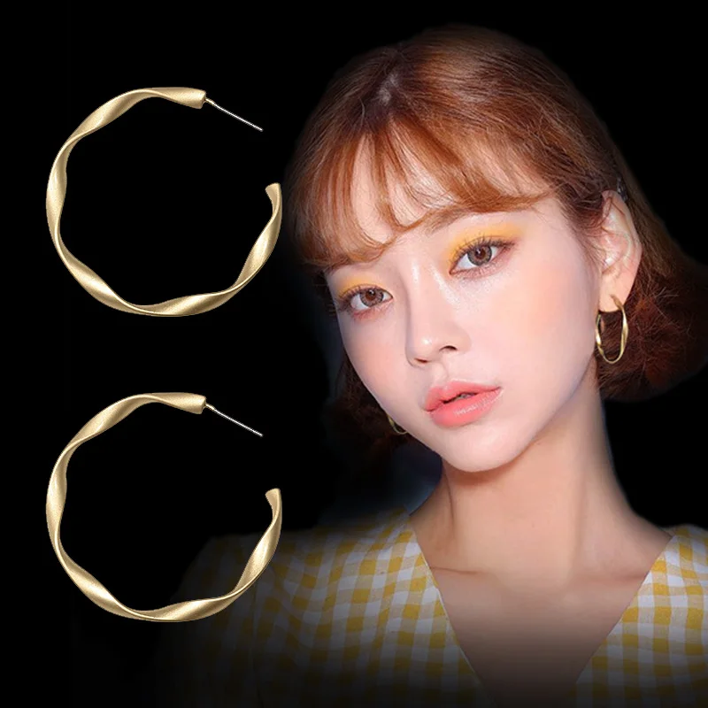 

2019 New European and American Fashion Simple Personality Women's Earrings Baitao Alloy Earrings