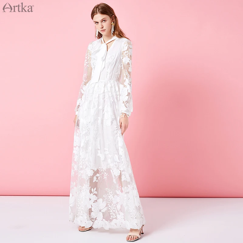 Женское кружевное платье ARTKA длинное белое с треугольным вырезом LA10895C на весну