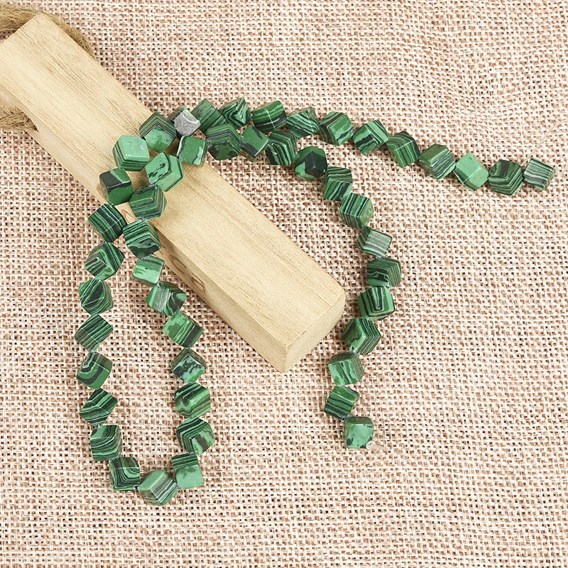 Оптовая продажа Четырехсторонние малахитовые каменные бусы 6*6*6 мм подходит для