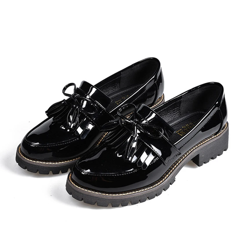 Женские повседневные лоферы с бахромой черные в британском стиле на плоской