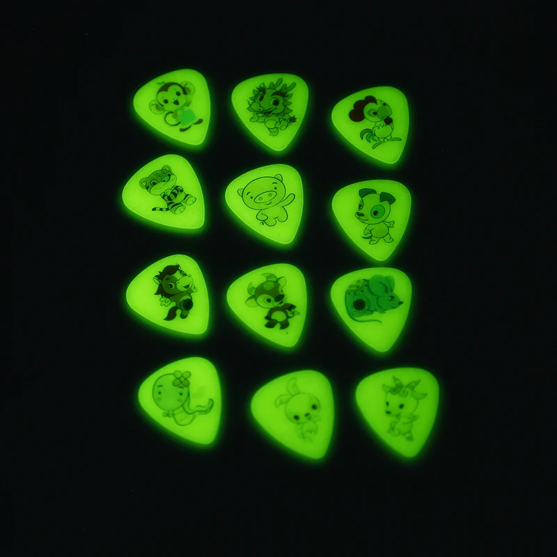 светящиеся медиаторы. светящийся медиатор с черепом. медиатор который светится при прикосновении со стунами. светящийся медиатор. светящиеся медиаторы.