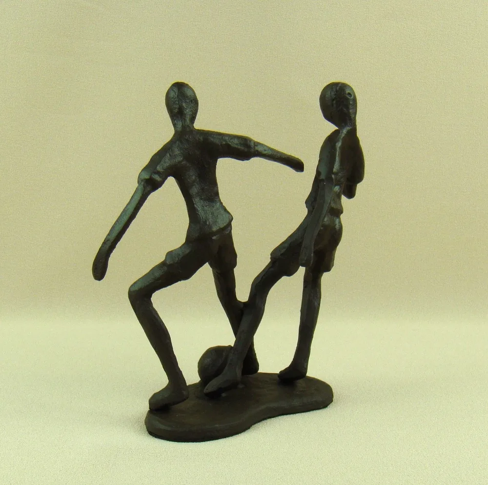 Абстрактный чугунный футбольный плеер миниатюрная модель ручной работы