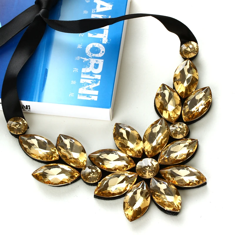 Женское ожерелье с подвеской в виде цветка и кристаллов|ribbon necklace|black ribbon necklacestatement