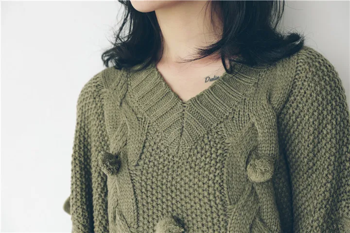 Vefadisa 2017 Autumn Winter New Korea Retro Vintage Green Weave Sexy V Neck 3D Ball Knitting Irregular Women Sweater A748 | Женская