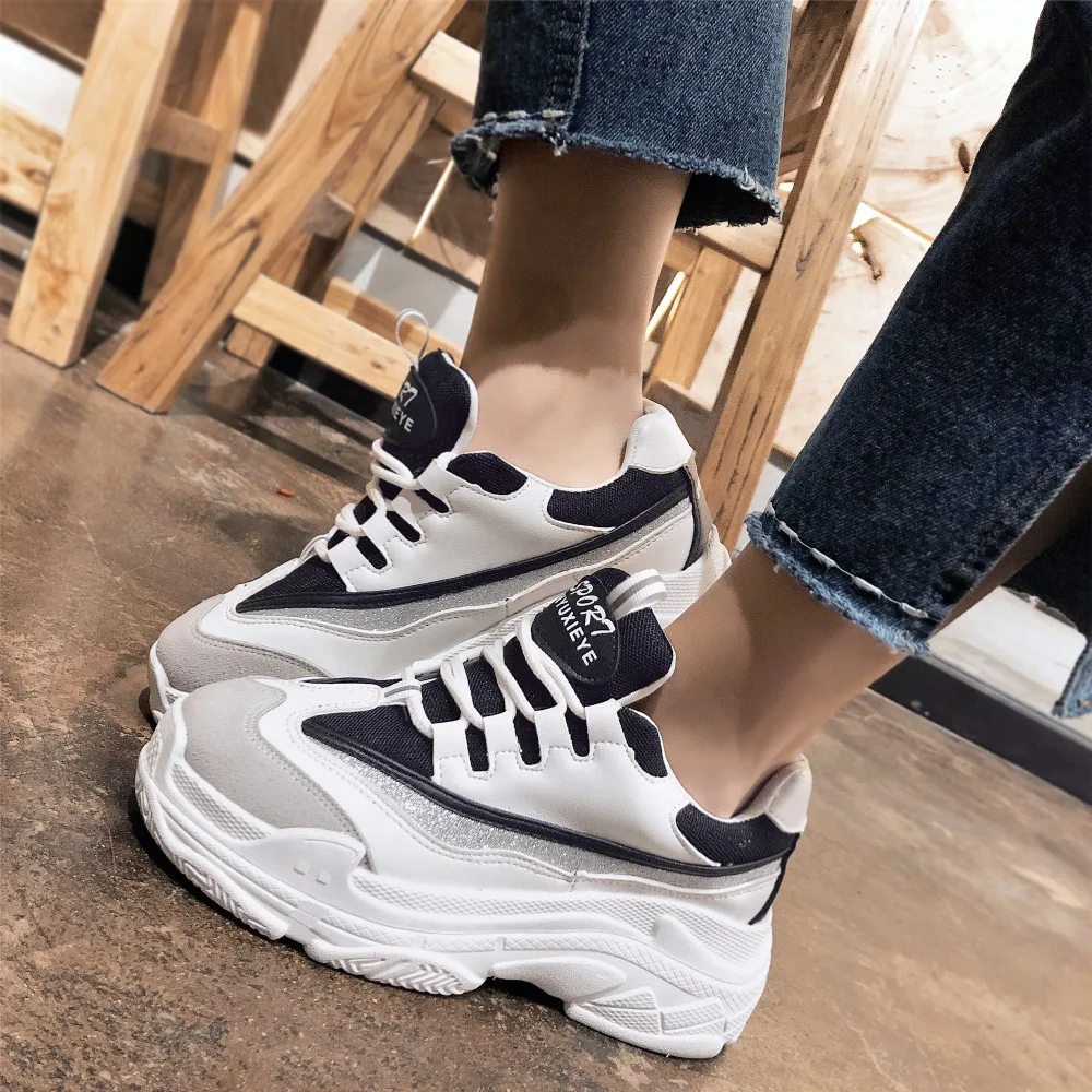 Size35-43; новинка года; модная летняя женская обувь; женская повседневная обувь; женские спортивные тотемные кроссовки на высокой платформе; цвет черный, белый