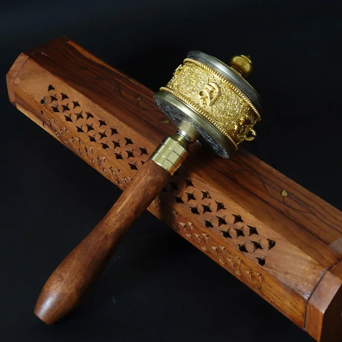 Буддистское Молитвенное Колесо 7 дюймов с деревянной ручкой из красного дерева