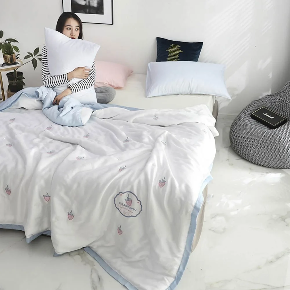 2019 Strawberry Pink White Air-condition Embroidery Comforter Thin Summer Quilt Artificial Silk Fabric Polyester Queen Size | Одеяла
