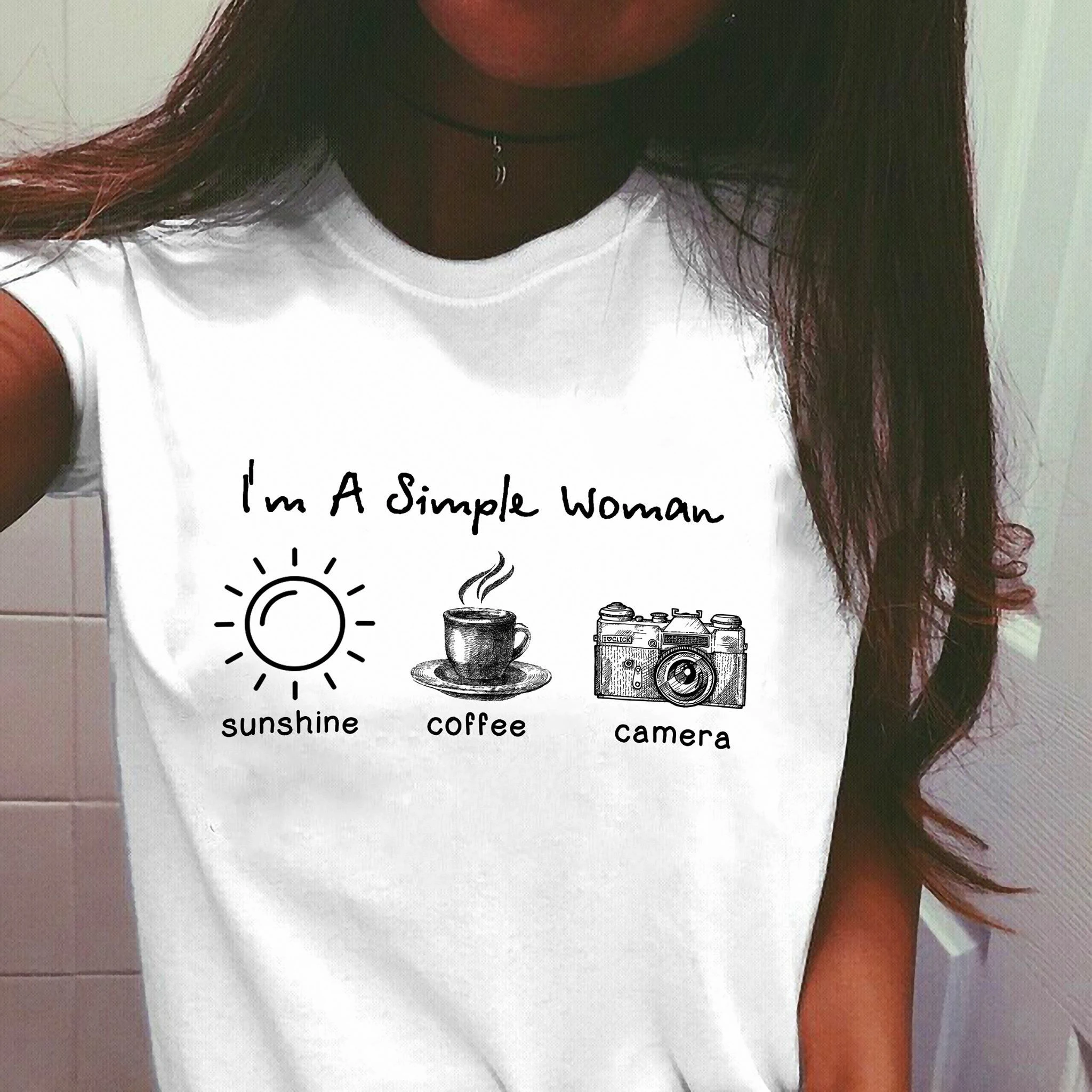 Я простая футболка Женская белая с круглым вырезом и надписью Sunshine coffee and camera