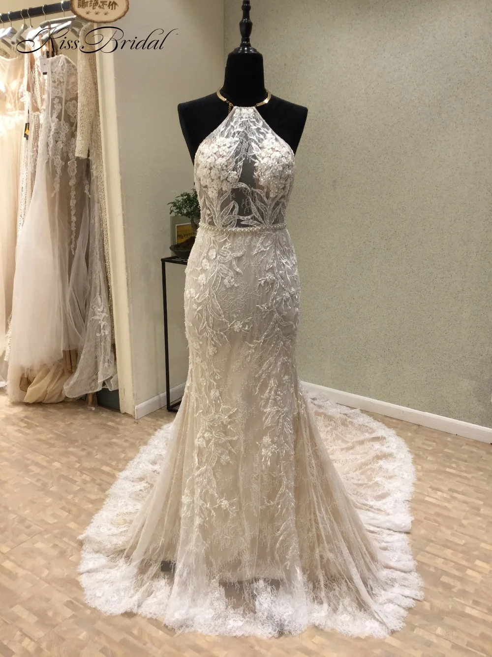 

New Sexy Beach Wedding Dresses 2020 O-Neck Off the Shoulder Court Train Appliques Tulle Backless Bridal Gowns Vestido de noiva