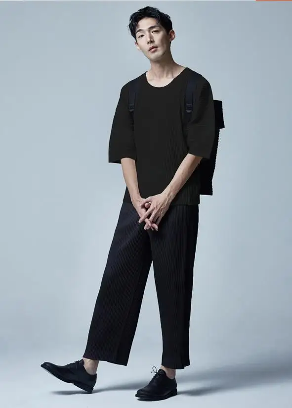 Черный Miyake одежда джемпер летняя модная трендовая японская плиссированная футболка с круглым вырезом и короткими рукавами с коротким рукавом - Цвет: Черный