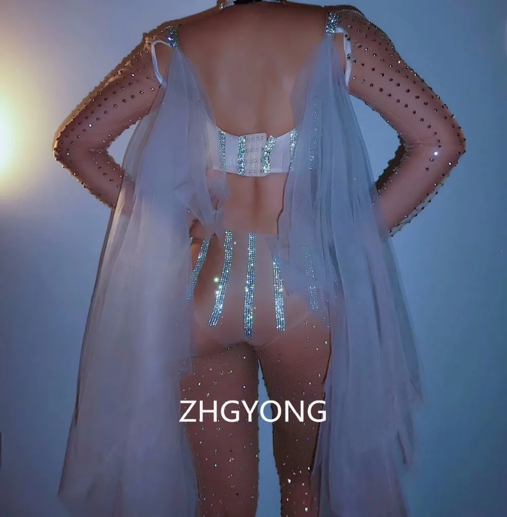 

Sparkly Crystals female costumes silver stone Diamond Bra shorts sexy stage wear Perspective Shawl nightclub DJ DS Show