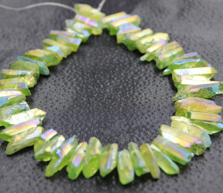 

Approx 70pcs/strand Natural Rainbow Green Quartz Crystal Point Pendant Rough Top Drilled Spike Stick Gem Beads Crystal Necklace