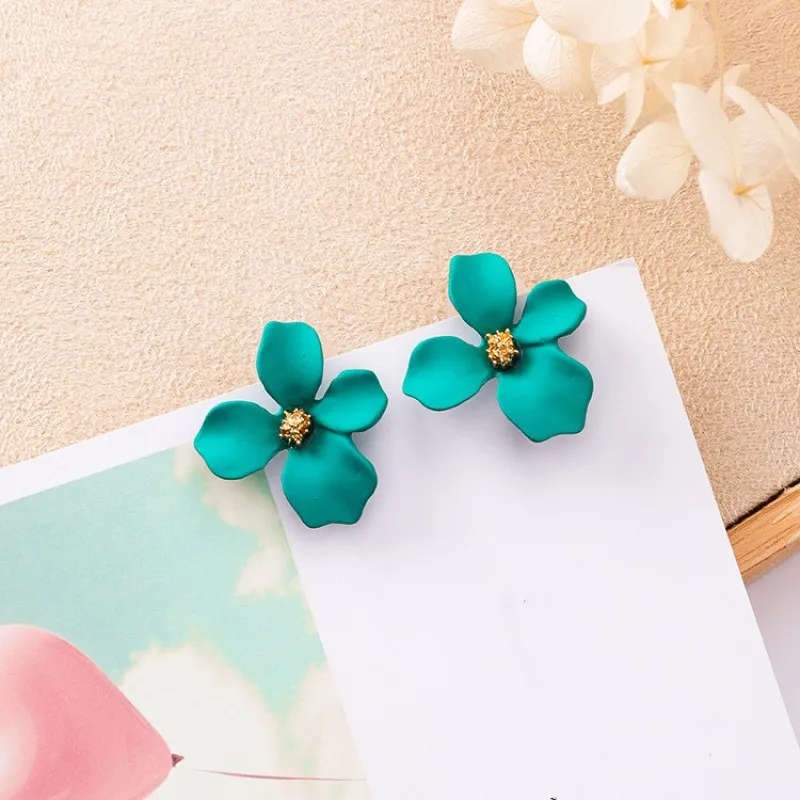 E222.Sweet woman is pure and fresh contracted bake lacquer flower irregular petal earring | Украшения и аксессуары