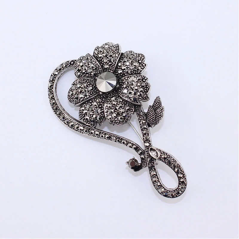 

Retro Classic Rhinestone Brooches Pins Wedding Flower Jewelry for Women Elegant Temperament Gorgeous Scarf Pins Item NO.: BH8239