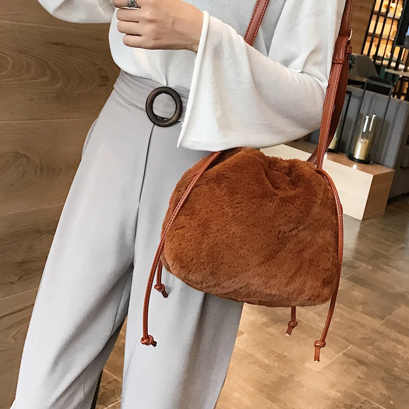 Зимняя женская сумка на плечо 2018 Новая модная шерстяная версия Han однотонная