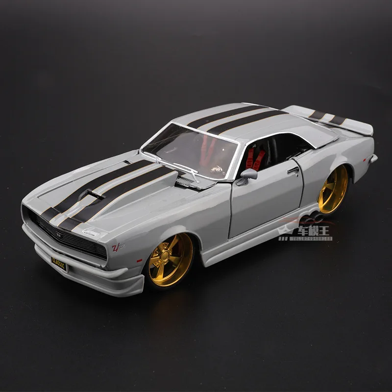 

Модель автомобиля Maisto 1:24 из сплава под давлением, Игрушечная модель автомобиля для Chevrolet Camaro Z28 1968, классическая модель автомобиля для мужчи...