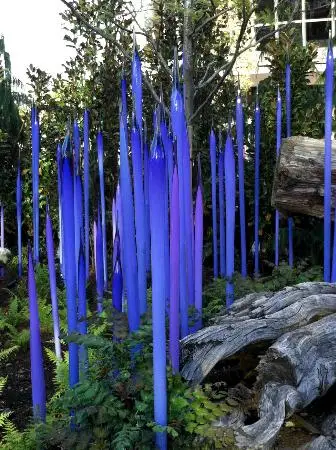 

Gorgeous Murano Glass Reeds Style Hand Blown Glass Spear for Garden Art Decoration Blue Glass Sculpture