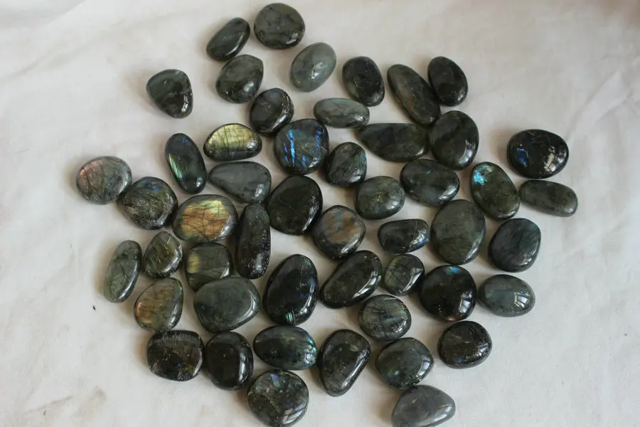 50 шт. натуральный Радужный лабрадорит хрустальный камень покрытый пальмовым