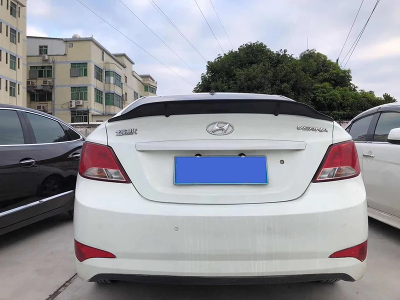 Используется для hyundai Verna Accent спойлер 2010 11 12 13 14 15 16 лет Глянцевая углеродное волокно/FRP заднее крыло R стиль спортивные аксессуары