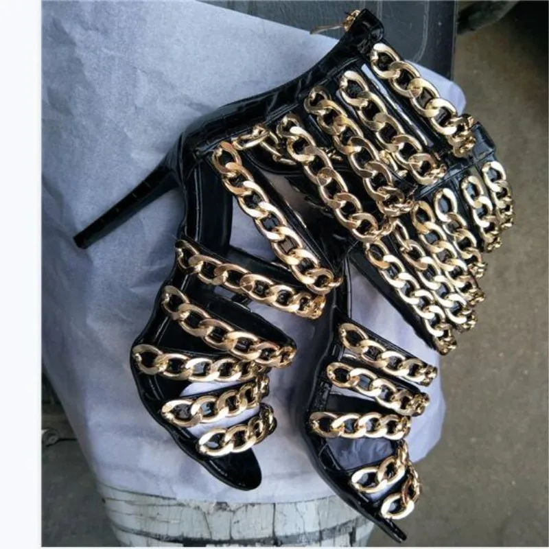 Shofoo shoes.fashion/Новинка; ; Черная змеиная кожа; украшение золотистой цепочкой; сандалии на высоком каблуке 11 см. Размер: 34-45