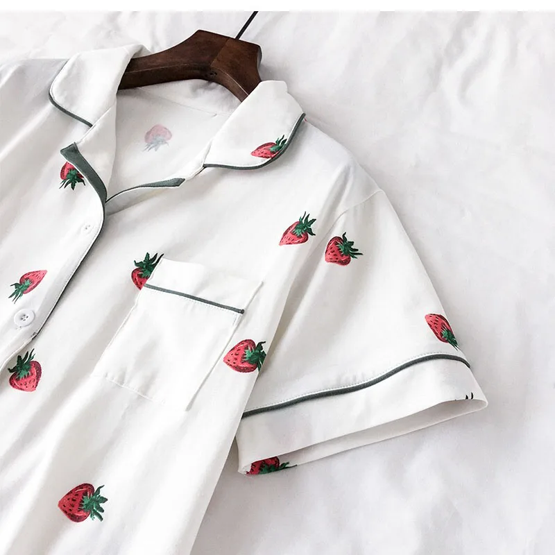 Летние женские пижамы свежий костюм с принтом клубники короткими рукавами