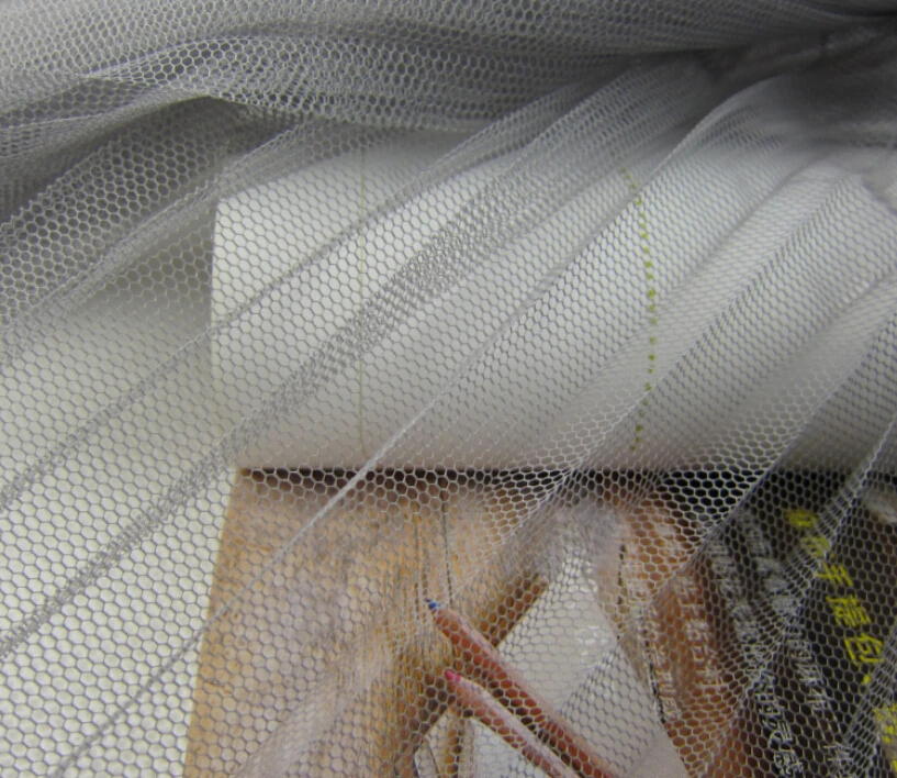 Плиссированная сетчатая кружевная ткань серебристо серого цвета ширина 5 м 155 см