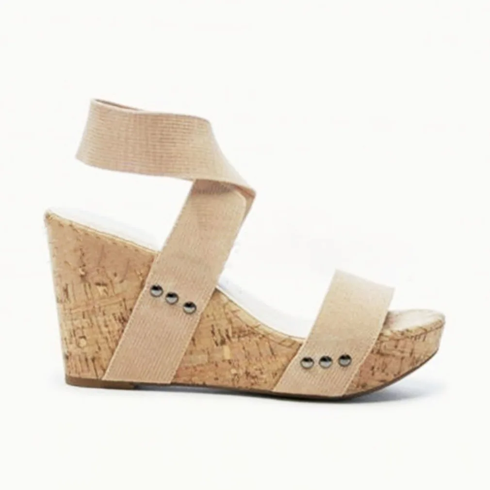 Женские туфли с перекрещивающимися ремешками на платформе клинообразные летние