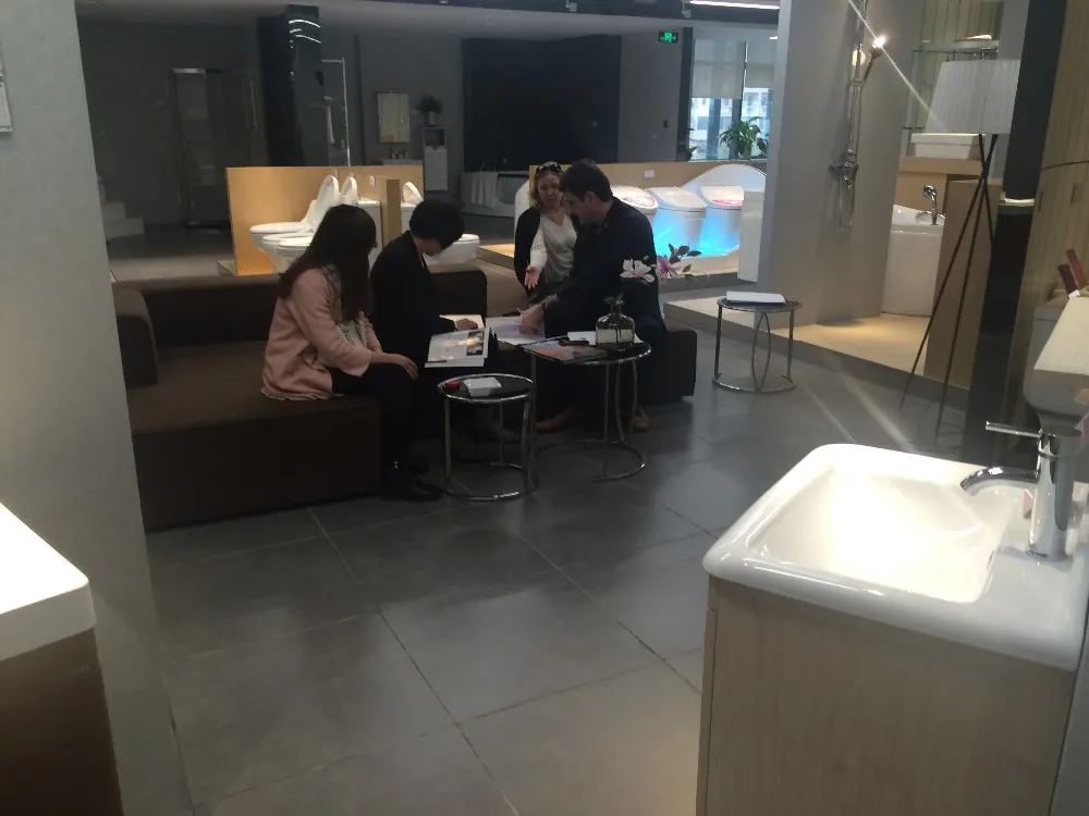 Лидер продаж воды гардероб один-кусок s-планка керамические унитазы с адаптер ПВХ UF мягкое сиденье рядом AST340 оптический патч-корд cerificate