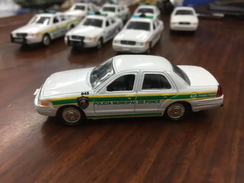 Новый Премиум литой металлический сплав 1:64 Crown Victoria 2002 Ford модель полицейской