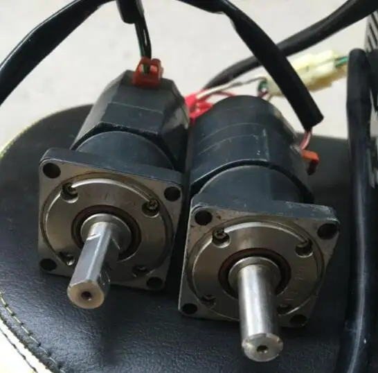 

Шаговый двигатель UDX5107N, б/у, 90% новый, 3 месяца гарантии, быстрая доставка