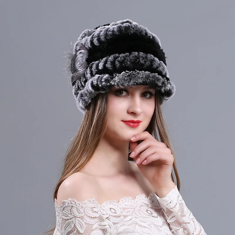 Женская зимняя утепленная шапка козырек из меха кролика рекс|Женские кепки с
