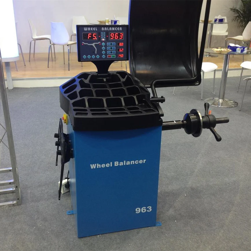 Универсальный балансировщик колес подходит для различных видов шин и ободов