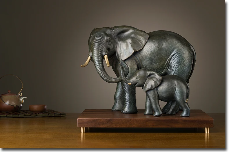 Father elephant. Слон и Слоненок. Столик слон. Папа слон. Soher Elephant Bronze.