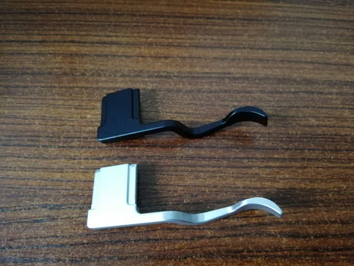 

Black Sliver red Metal Hot Shoe Thumb-Up Hotshoe Thumb Up Grip For Fuji Fujifilm XH1 X-H1 Camera