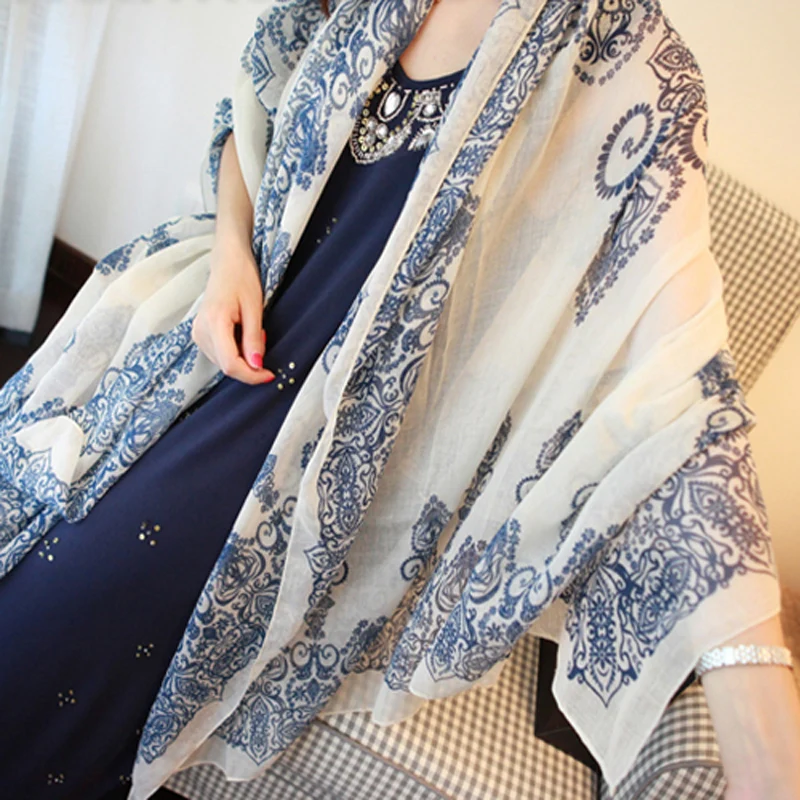 Женский шарф-шаль Тонкая шелковая нить синего и белого цвета 2019 |