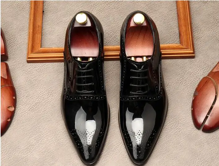 

New men's high shoes 4.5CM England patent leather pointed toe straps Brogue carved bright leather business shoes