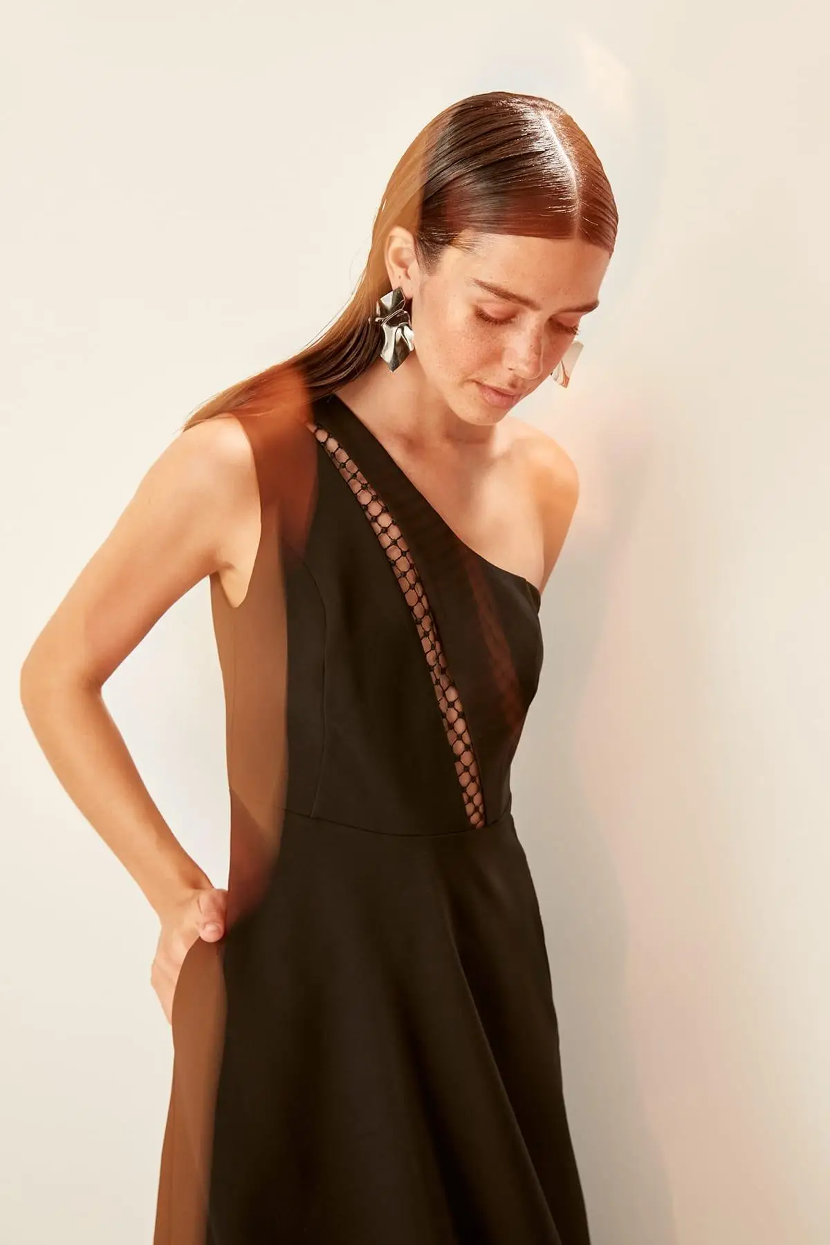 Trendyol черное платье на одно плечо TPRSS19UZ0089|Женские платья| |