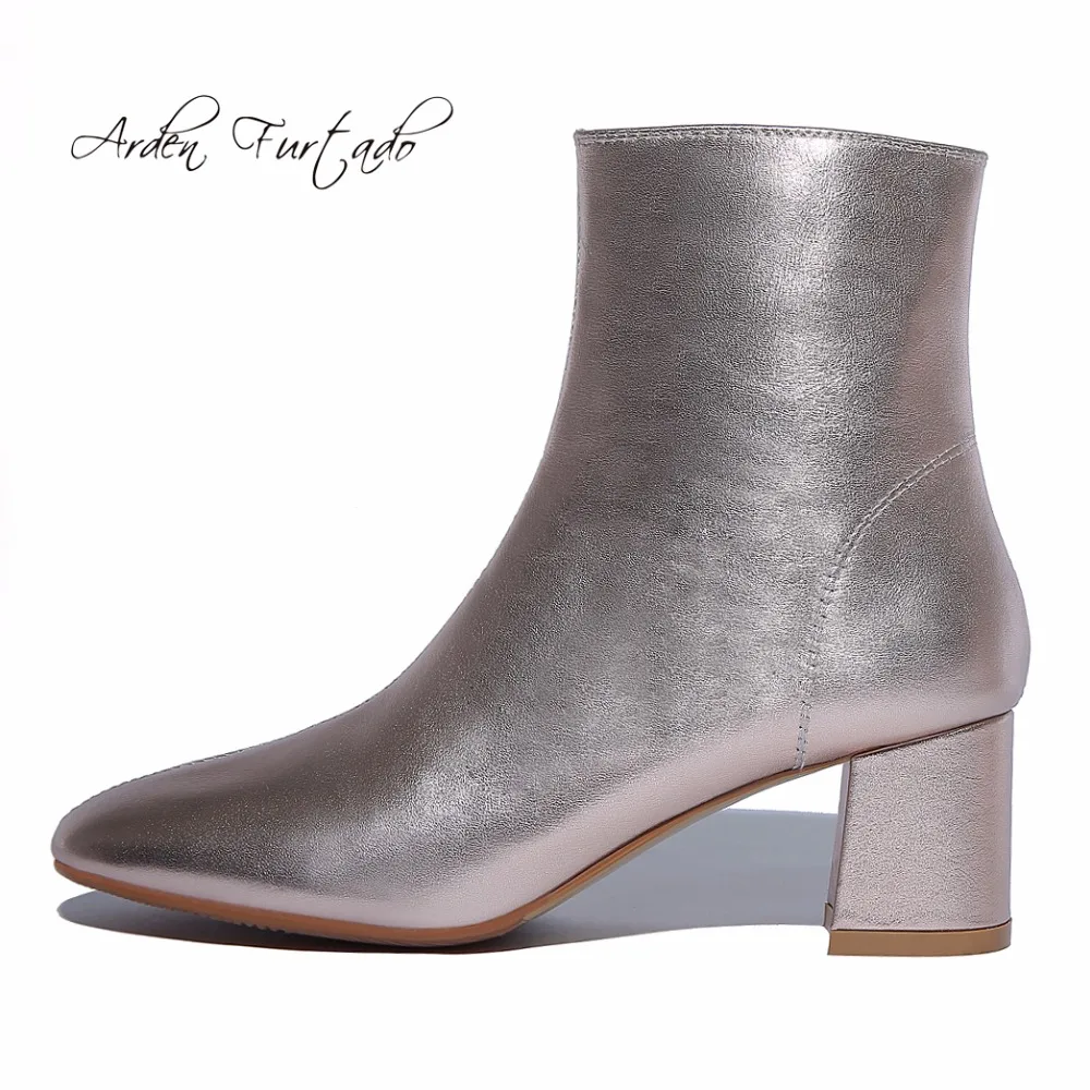 Новые Зимние ботильоны из натуральной кожи с квадратным носком серебристыми