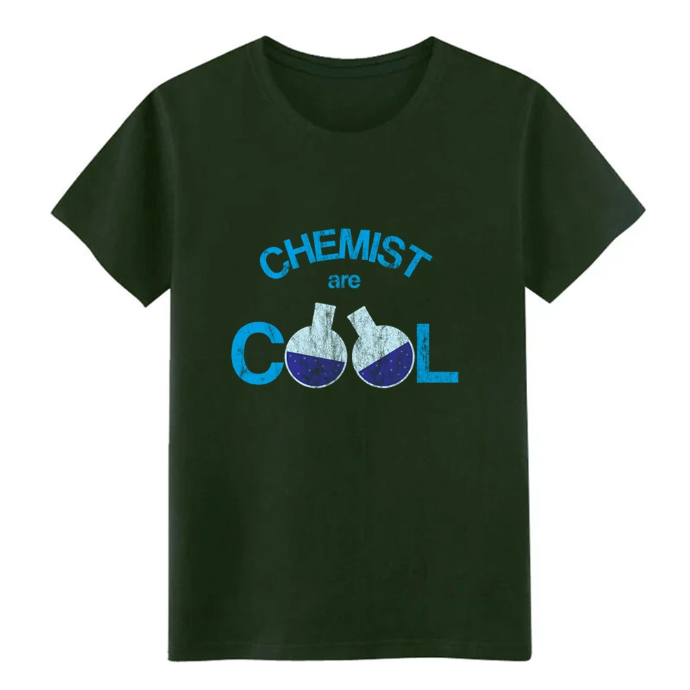 Мужская футболка Chemist are cool Chemistry gift с принтом вырезом лодочкой и надписью