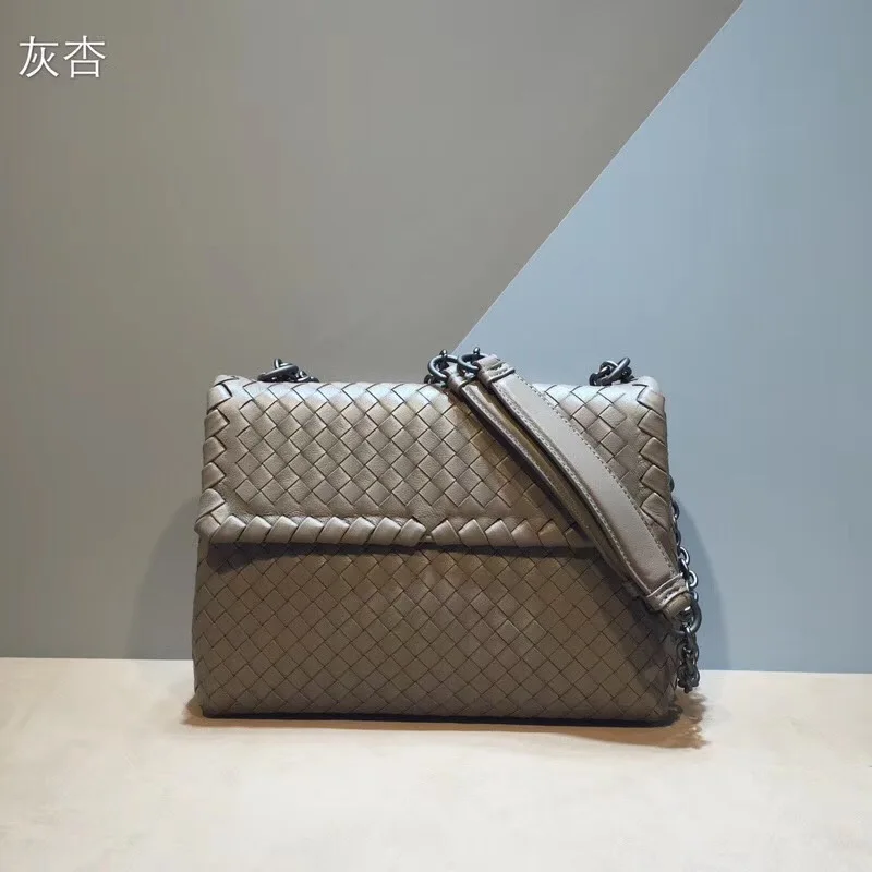 Grey apricot Woman Iron chain The single shoulder bag Internal and external dermis factory outlet Hand knit Woven bag - Цвет: Grey apricot