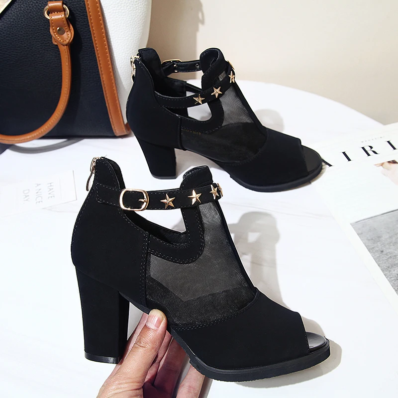 Женские ботинки на Высоком толстом каблуке черные с заклепками сетчатые молнии