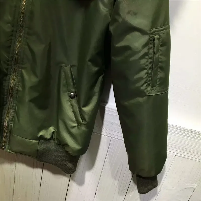 Новинка комфортное зимнее пальто с меховым капюшоном на молнии светло-голубой