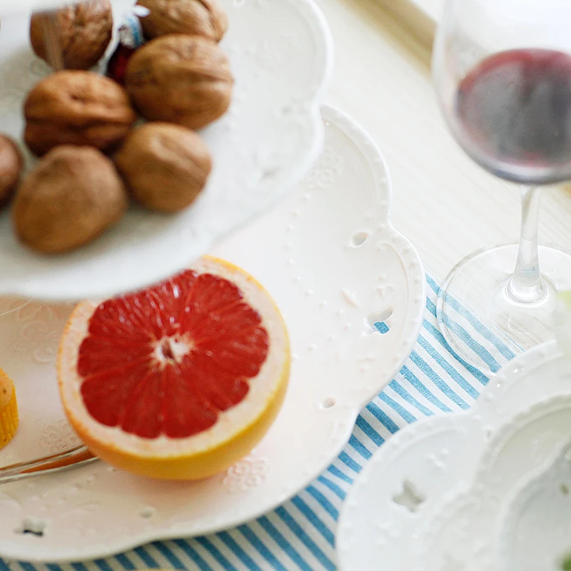 Free shipping. Continental Japanese ceramic tableware creative relief three white dish fruit cake plate | Дом и сад