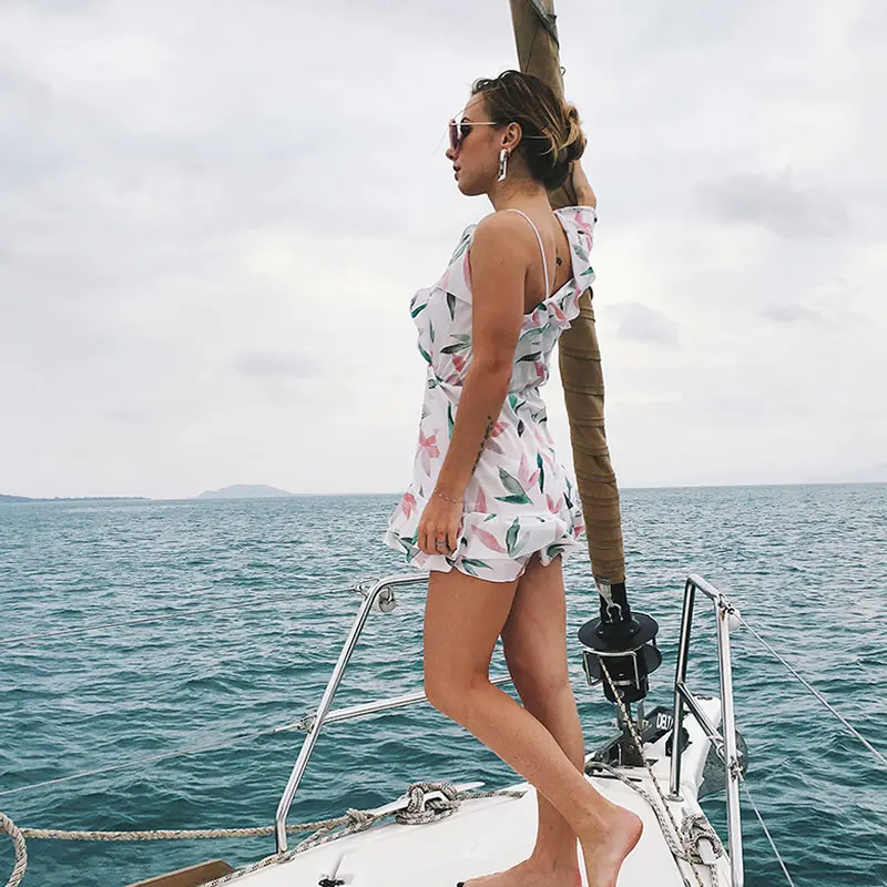 Женское платье на одно плечо с оборками и цветочным принтом глубоким v-образным