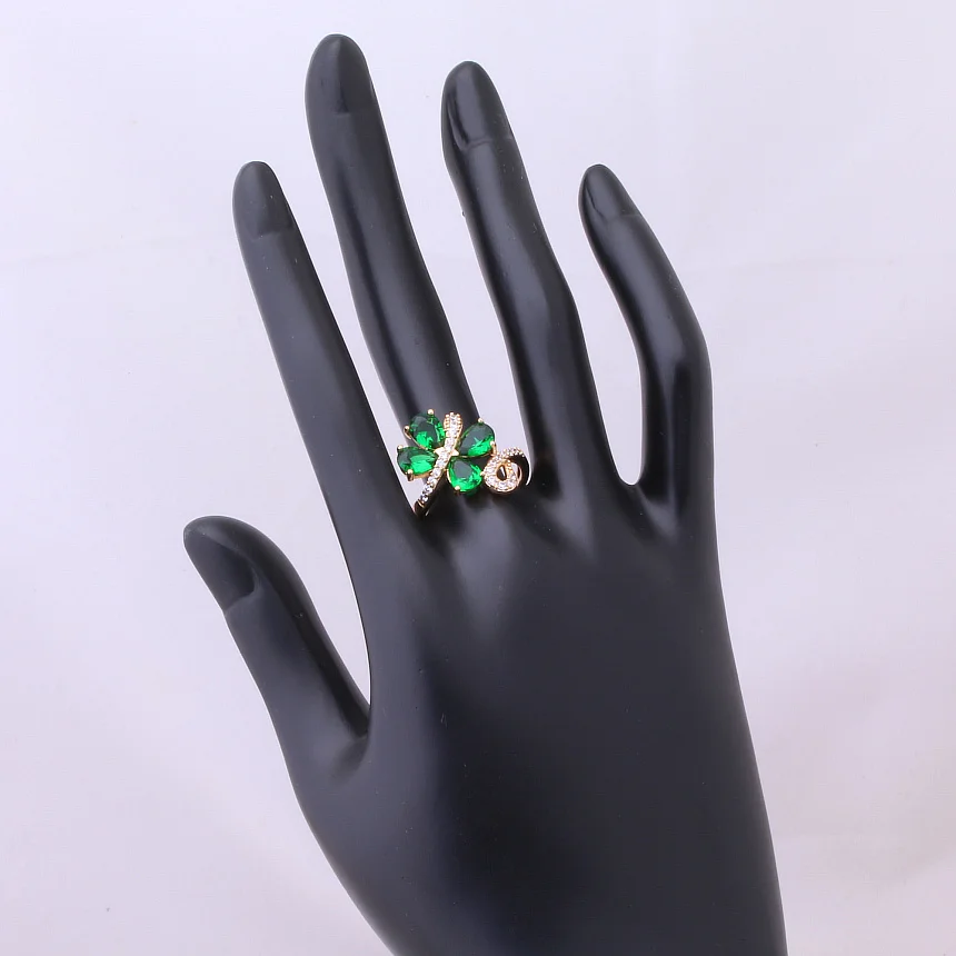 Женское кольцо в виде бабочки с зеленым фианитом | Украшения и аксессуары