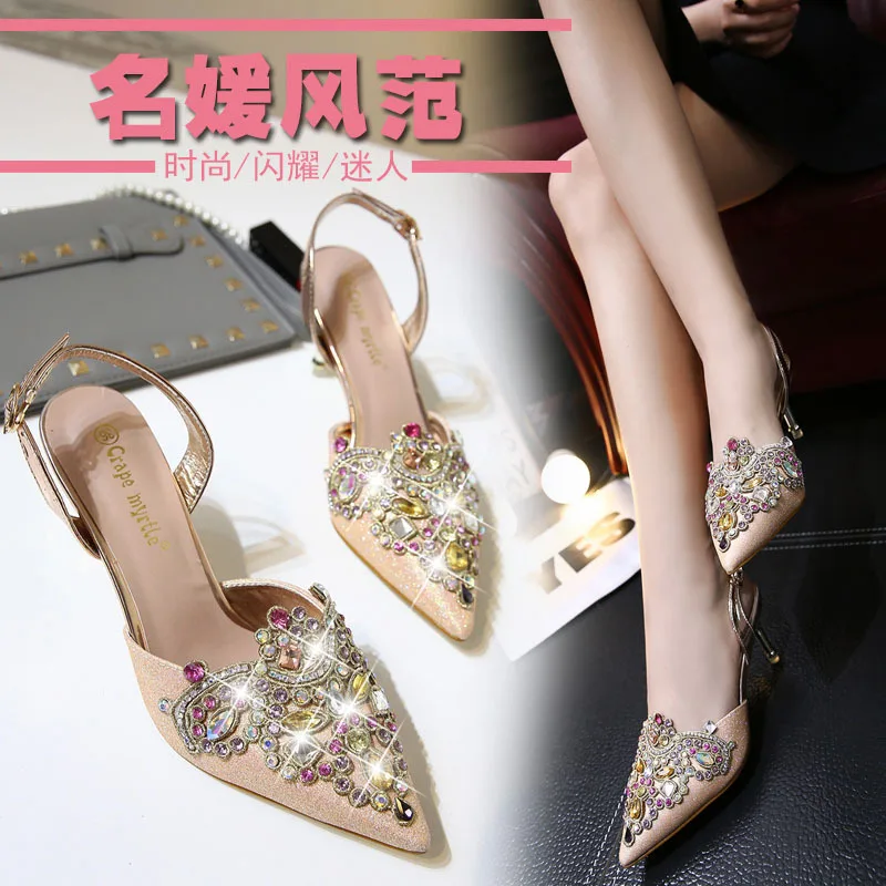 2017 г. Летние модные женские босоножки на высоком каблуке с острым носком