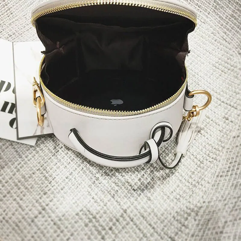 

2018 New Fashion Women Shoulder Bag Embroidery Flower Crossbody Bags Ladies' PU Leather Handbag Tassel Beach Bag Sac Main Femme